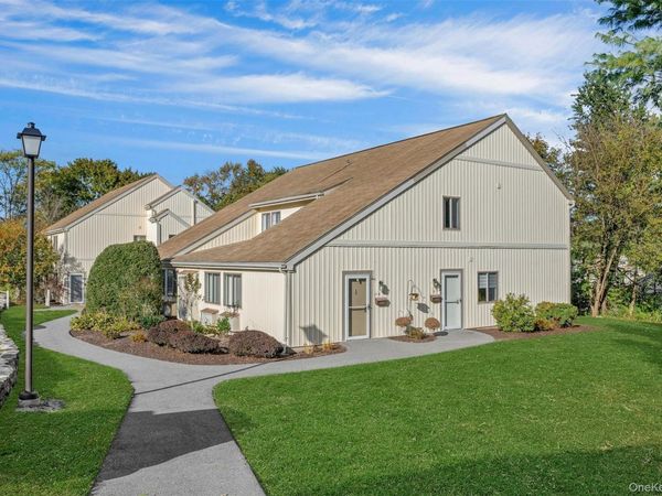 17 Cromwell Place, Unit B, Mohegan Lake, NY 10547