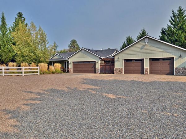203 Edgerton Lane, Wolf Creek, OR 97497