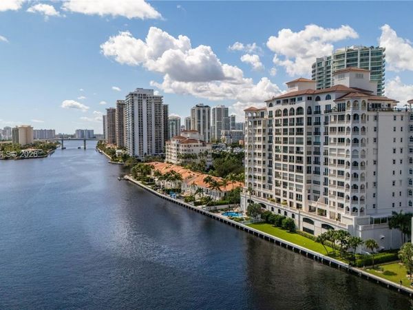 20165 NE 39th Pl, Unit 303 & 204, Aventura, FL 33180