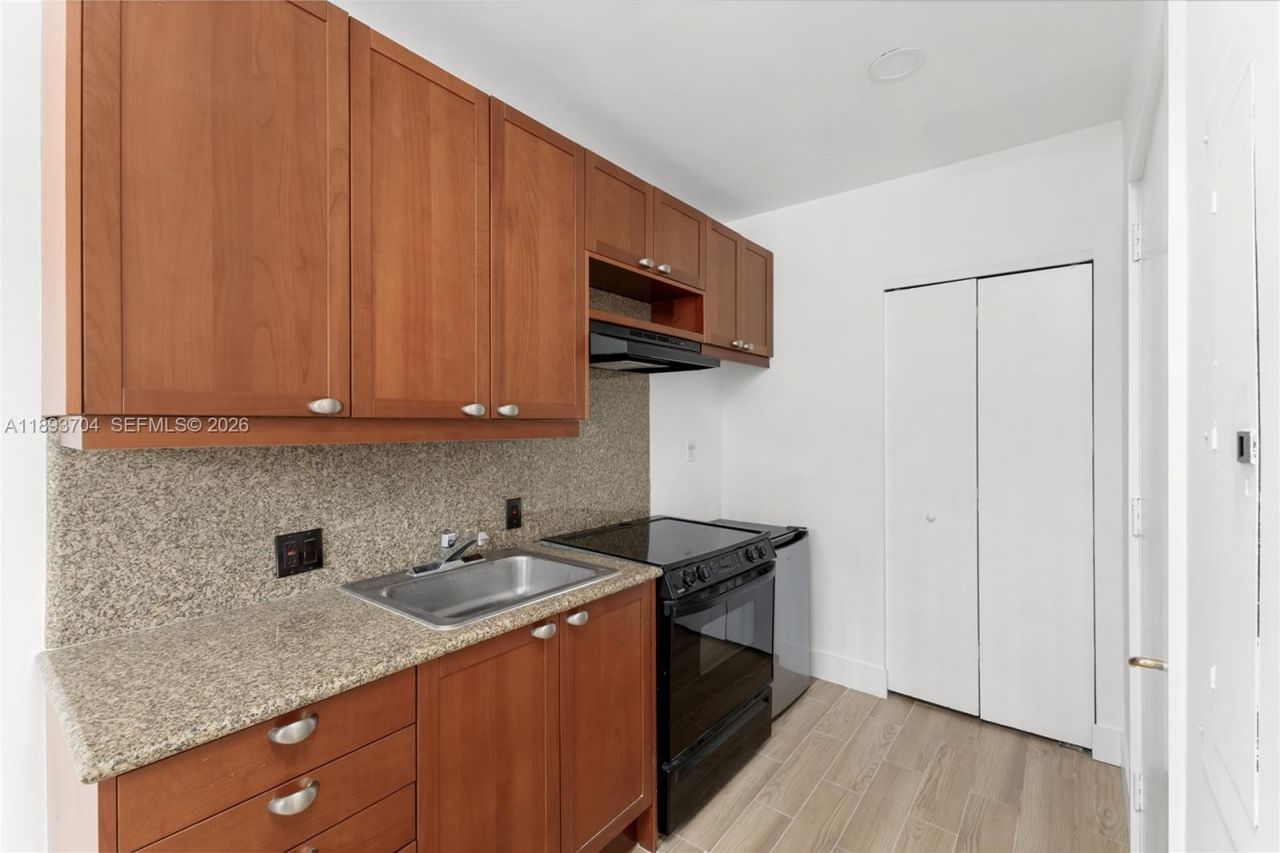 20165 NE 39th Pl, Unit 303 & 204, Aventura, FL 33180 Photo