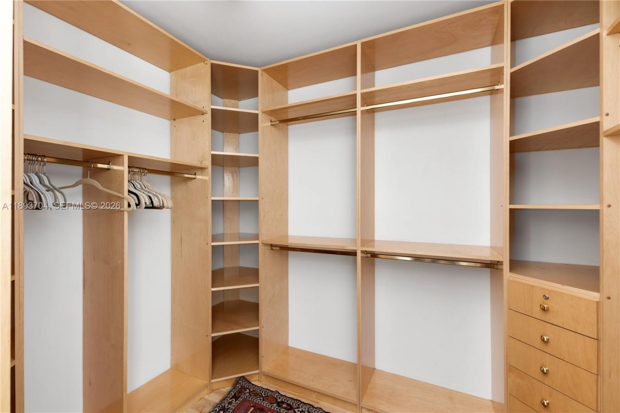 20165 NE 39th Pl, Unit 303 & 204, Aventura, FL 33180 Photo