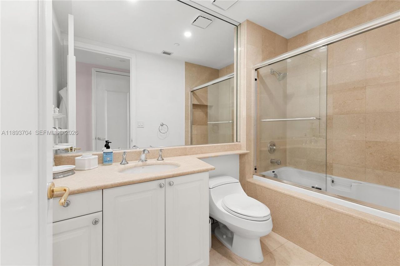 20165 NE 39th Pl, Unit 303 & 204, Aventura, FL 33180 Photo