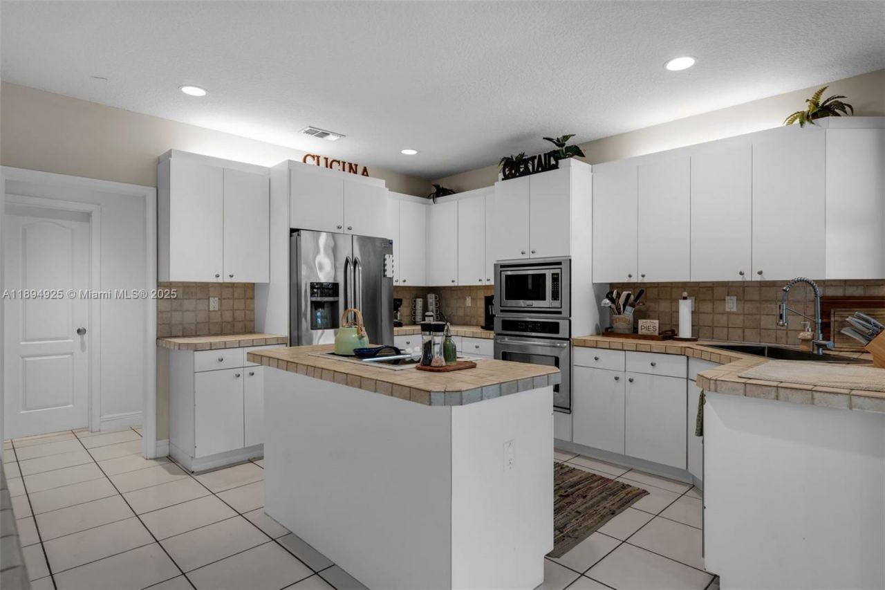 12019 SW 77th Ter, Miami, FL 33183 Photo