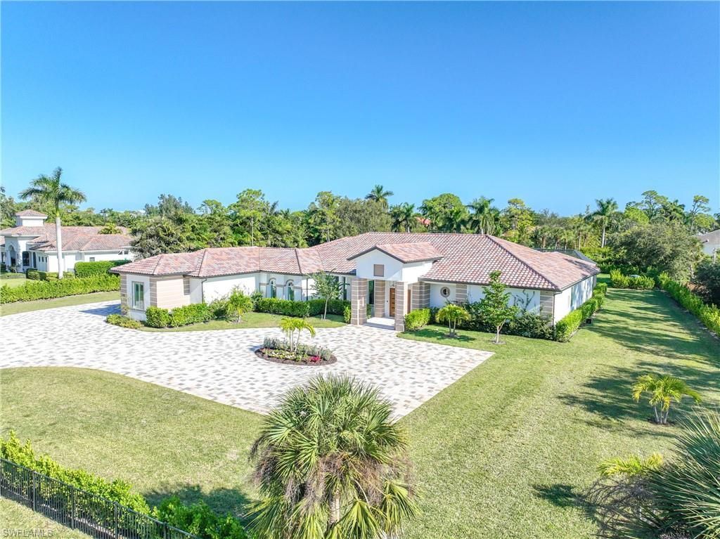 590 Carica Rd, Naples, FL 34108 Photo