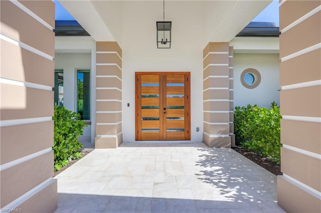 590 Carica Rd, Naples, FL 34108 Photo