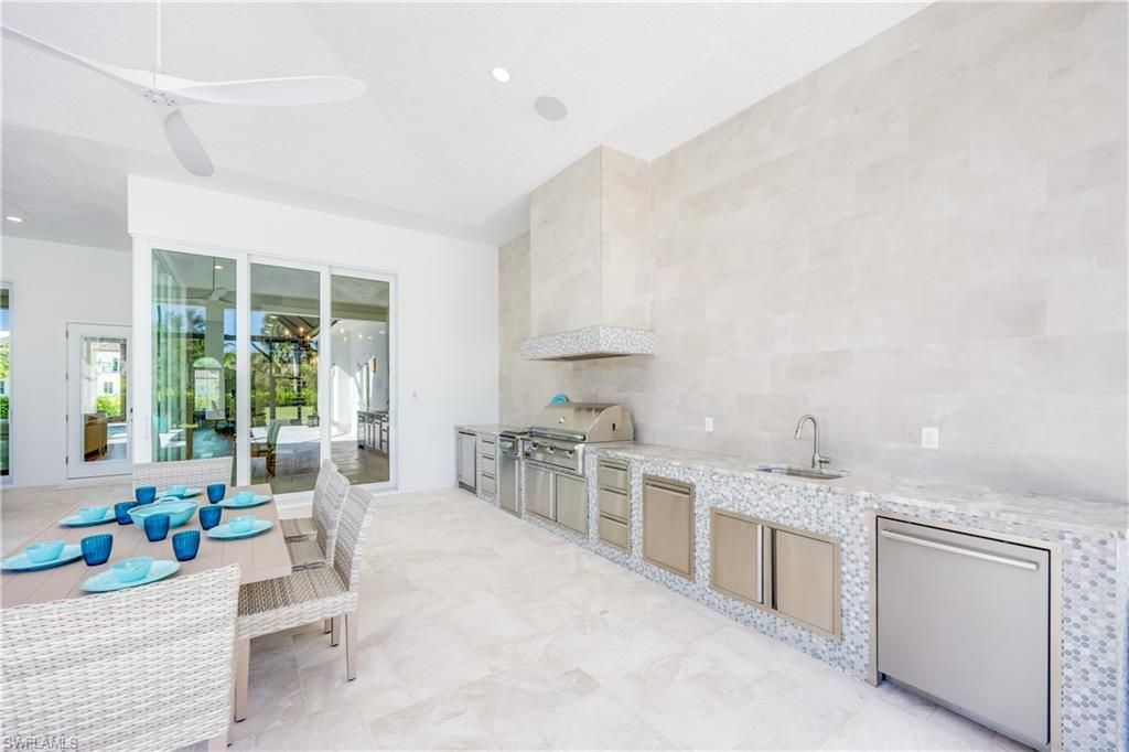 590 Carica Rd, Naples, FL 34108 Photo