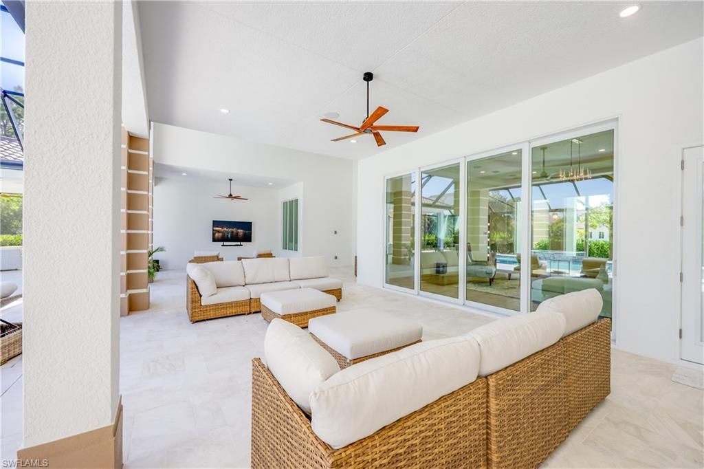 590 Carica Rd, Naples, FL 34108 Photo