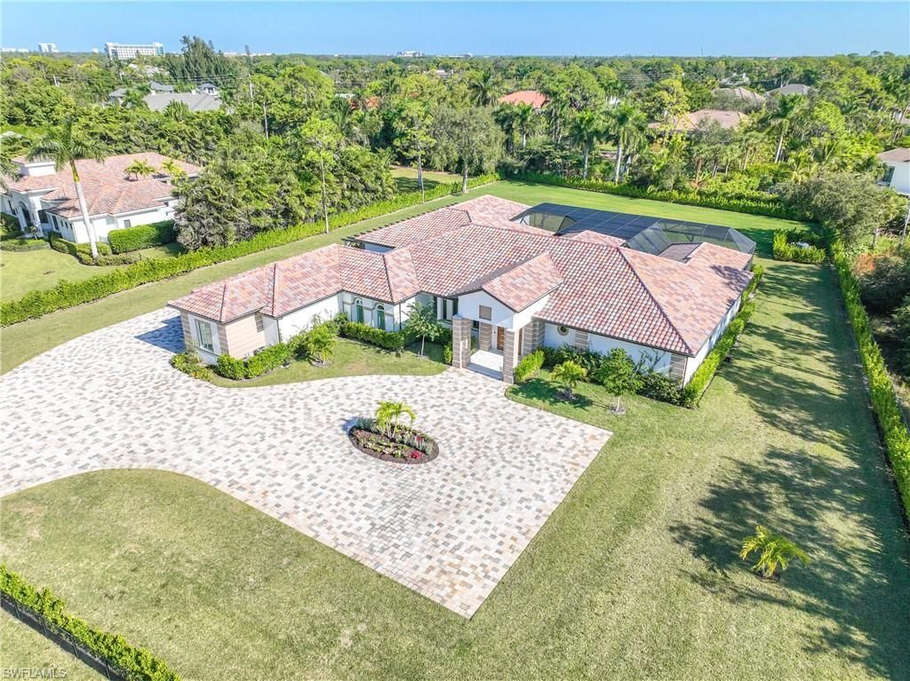 590 Carica Rd, Naples, FL 34108 Photo