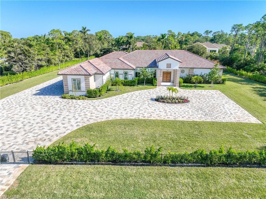 590 Carica Rd, Naples, FL 34108 Photo