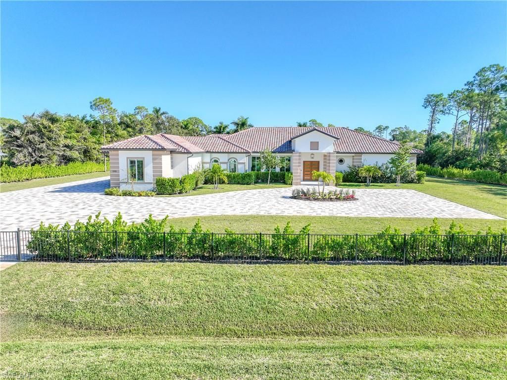 590 Carica Rd, Naples, FL 34108 Photo