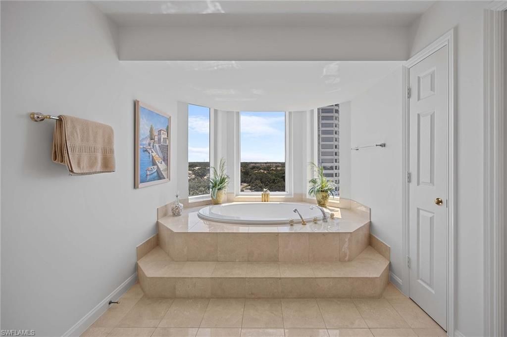 6849 Grenadier Blvd, Unit 1004, Naples, FL 34108 Photo