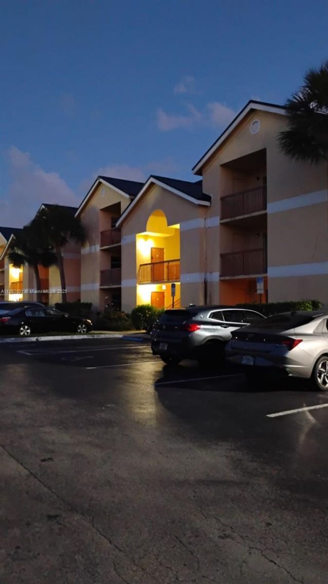 7610 Westwood Dr, Unit 122, Tamarac, FL 33321 Photo