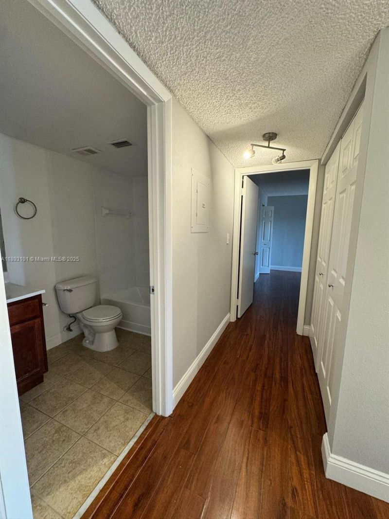 7610 Westwood Dr, Unit 122, Tamarac, FL 33321 Photo