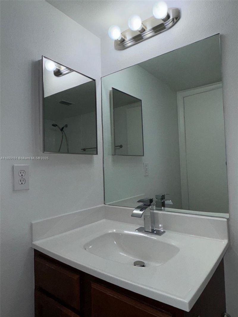 7610 Westwood Dr, Unit 122, Tamarac, FL 33321 Photo