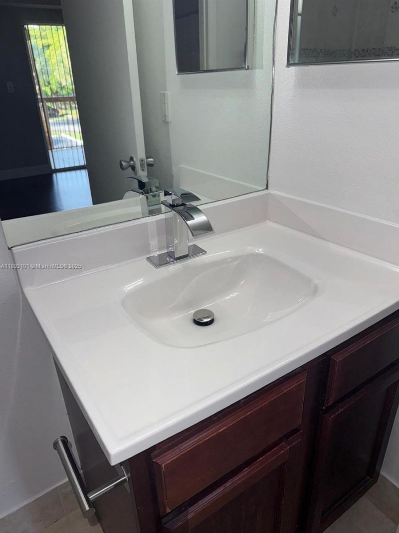 7610 Westwood Dr, Unit 122, Tamarac, FL 33321 Photo