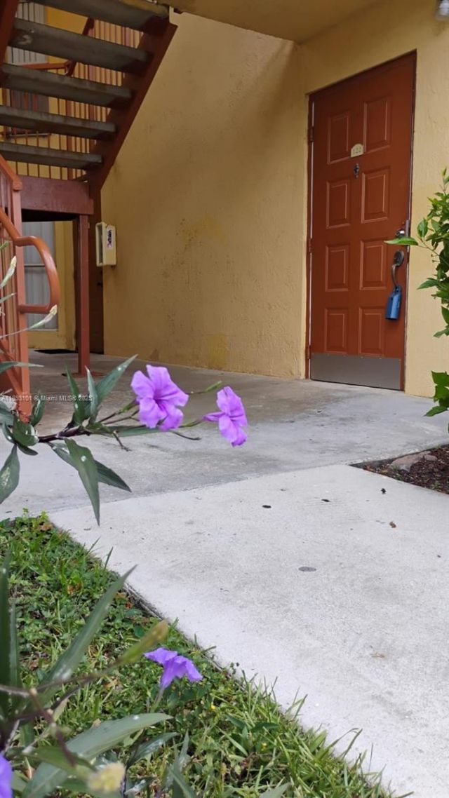 7610 Westwood Dr, Unit 122, Tamarac, FL 33321 Photo