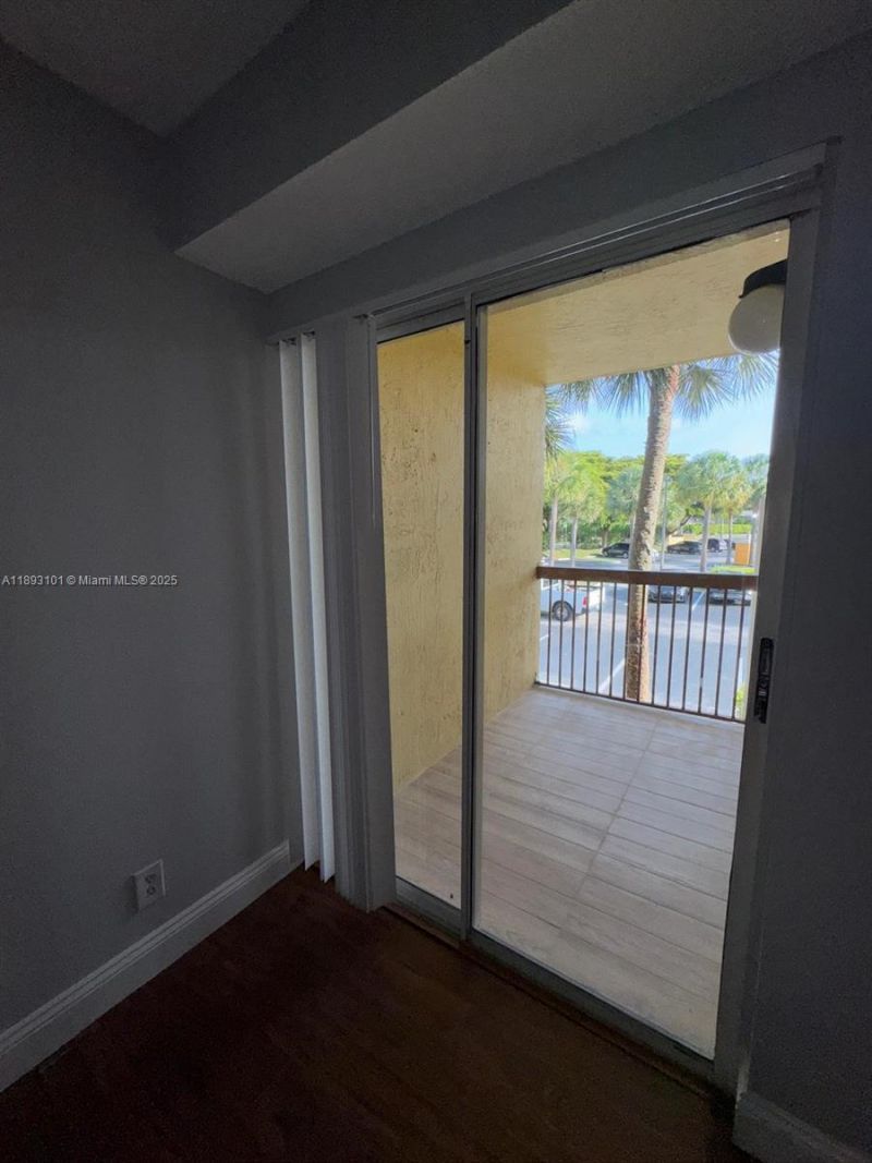 7610 Westwood Dr, Unit 122, Tamarac, FL 33321 Photo