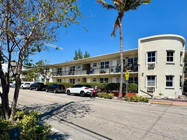 605 77th St, Miami Beach, FL 33141