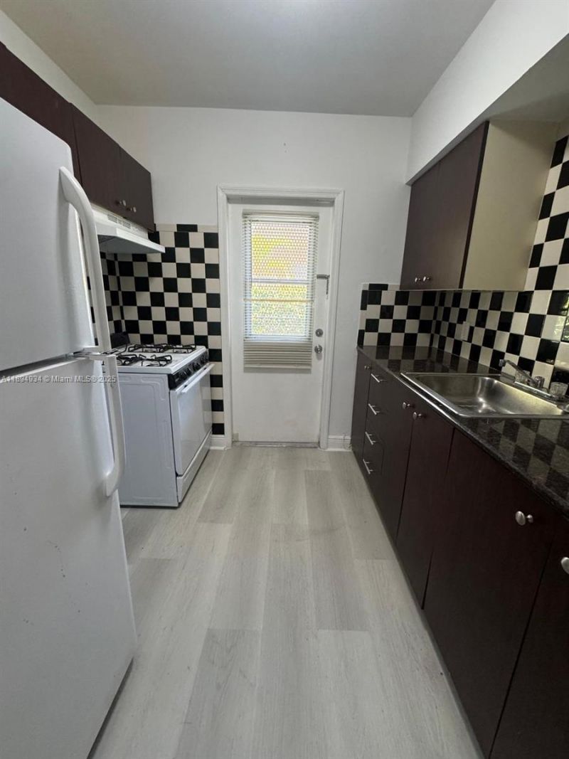 605 77th St, Miami Beach, FL 33141 Photo