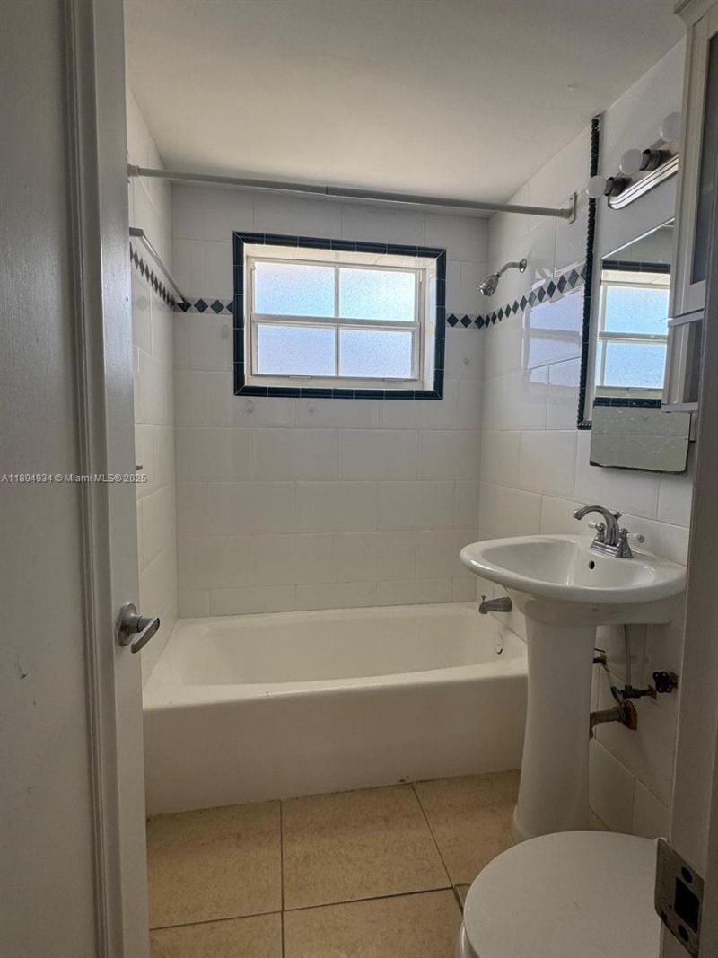 605 77th St, Miami Beach, FL 33141 Photo