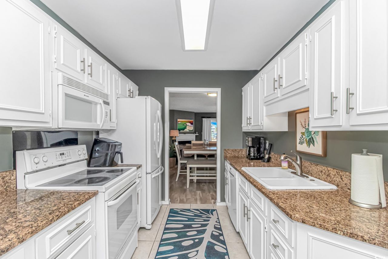 4018 Fairway Lakes Dr. Photo 8