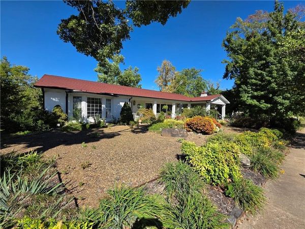 610 Central Avenue, Bentonville, AR 72712