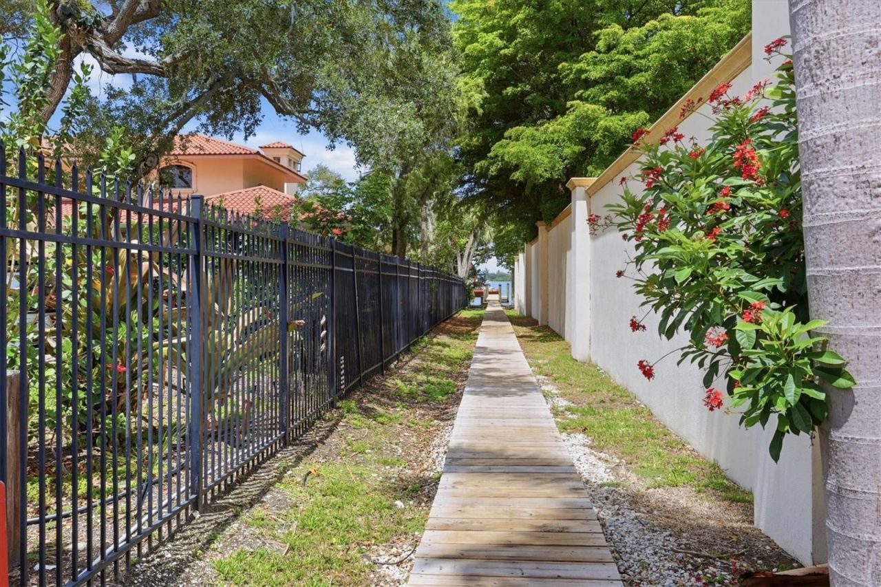 1351 Dixie Lee Lane, Sarasota, FL 34231 Photo