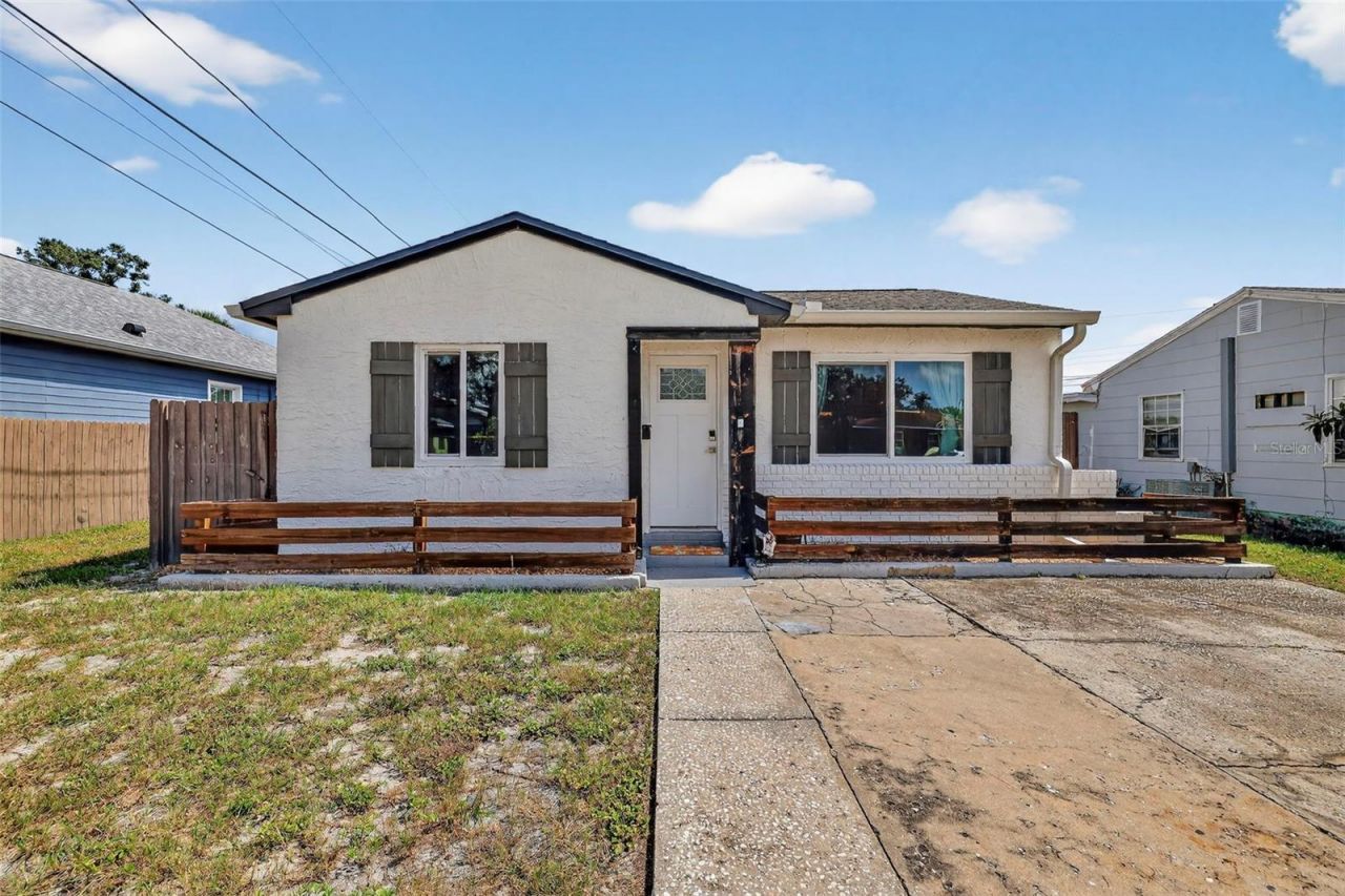 1324 40th Street S, Saint Petersburg, FL 33711 Main Photo