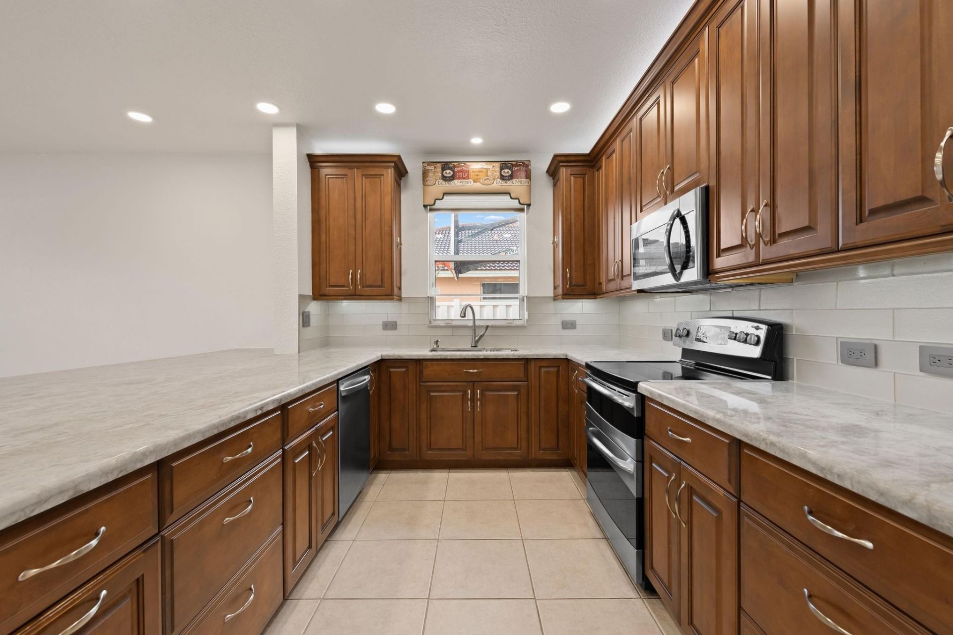 2738 SW 137th Terrace, Miramar, FL 33027 Photo