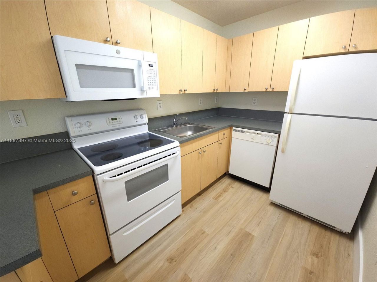 437 SW 7th St, Unit 201, Miami, FL 33130 Photo