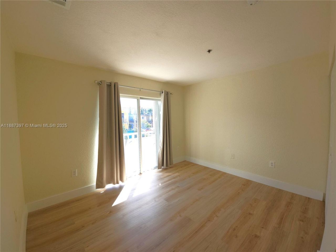 437 SW 7th St, Unit 201, Miami, FL 33130 Photo