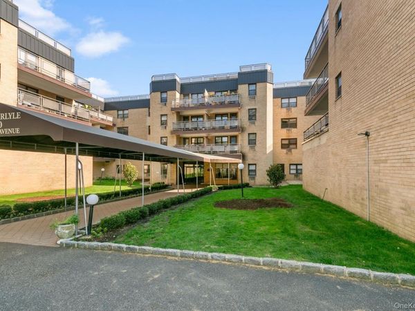 40 Stoner Avenue, Unit 2F, Great Neck Plaza, NY 11021