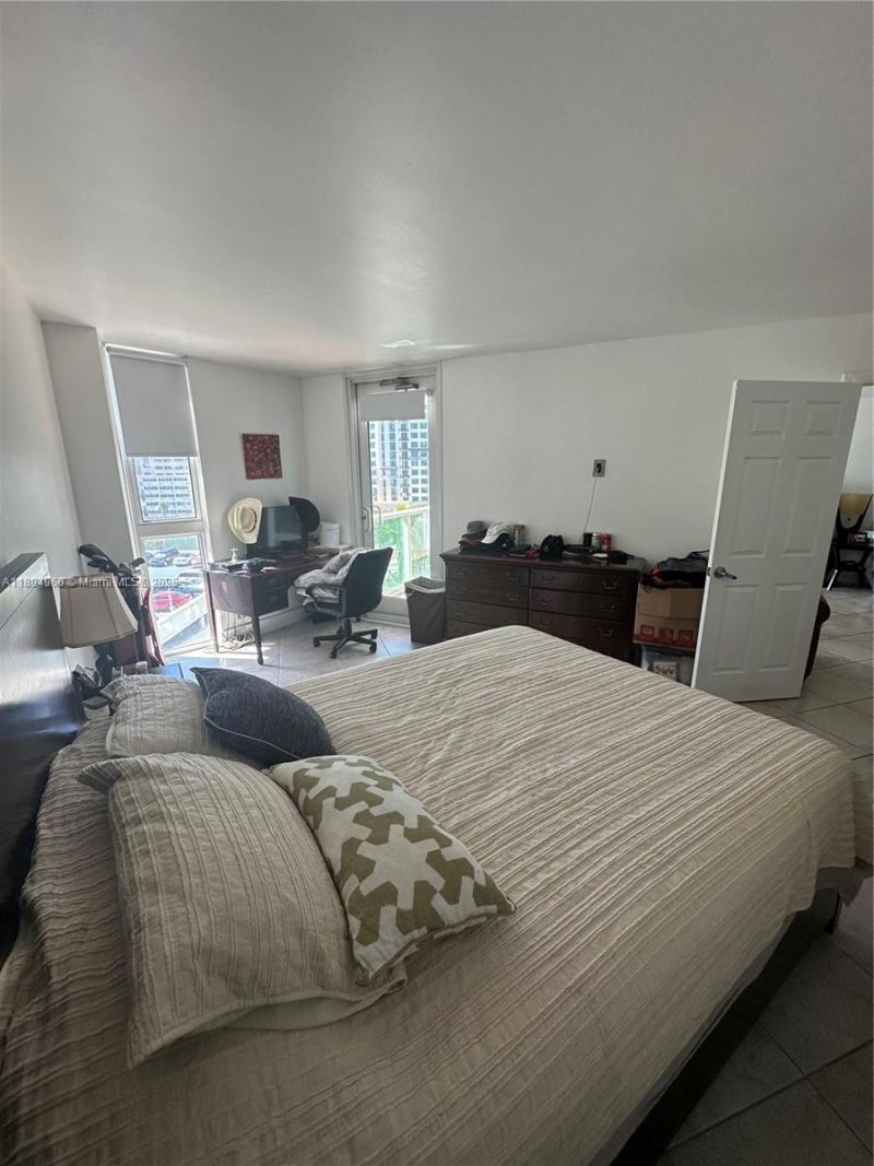 100 Bayview Dr, Unit 601, Sunny Isles Beach, FL 33160 Photo