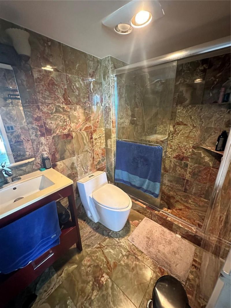 100 Bayview Dr, Unit 601, Sunny Isles Beach, FL 33160 Photo