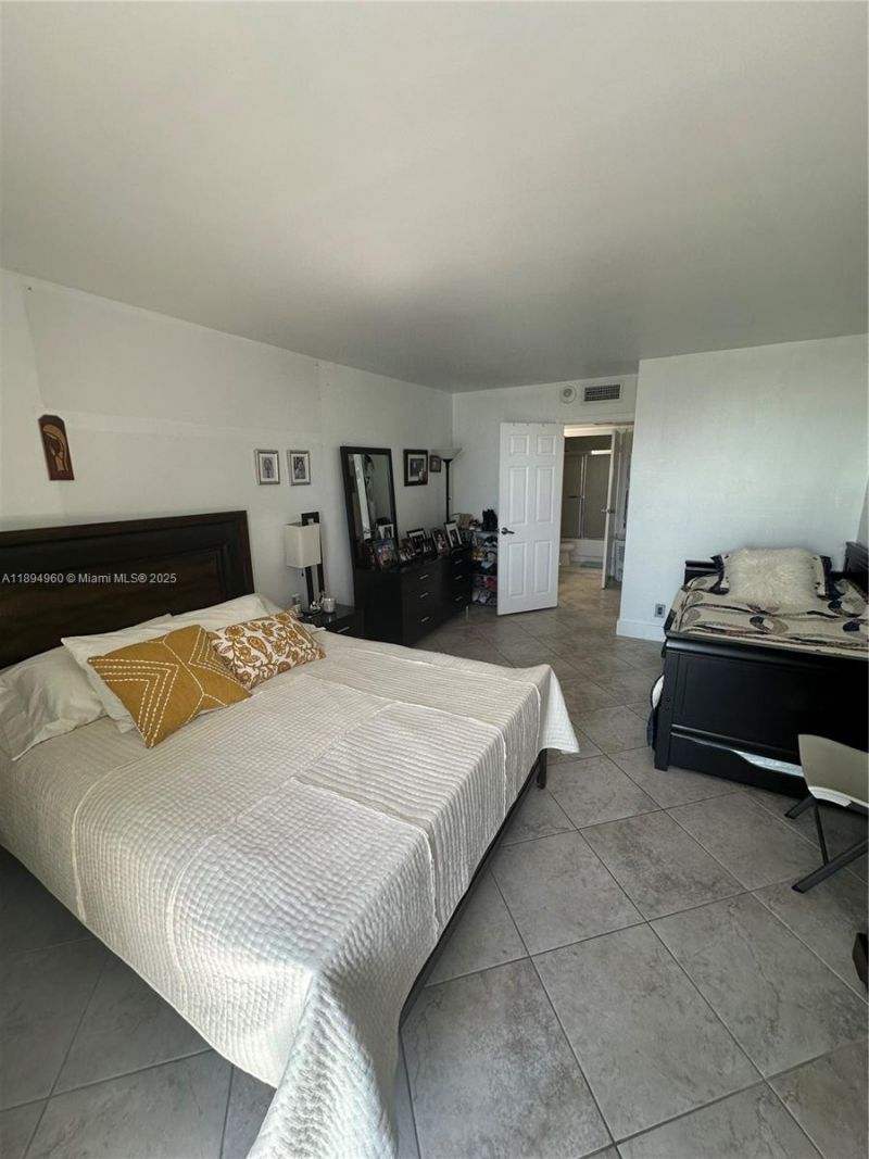 100 Bayview Dr, Unit 601, Sunny Isles Beach, FL 33160 Photo