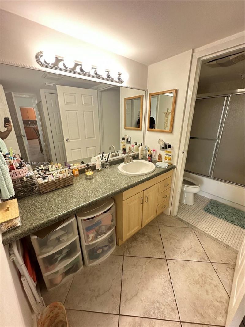 100 Bayview Dr, Unit 601, Sunny Isles Beach, FL 33160 Photo