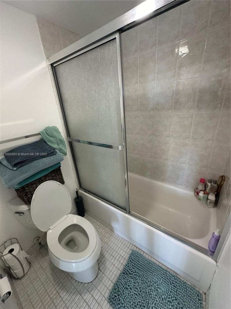 100 Bayview Dr, Unit 601, Sunny Isles Beach, FL 33160 Photo