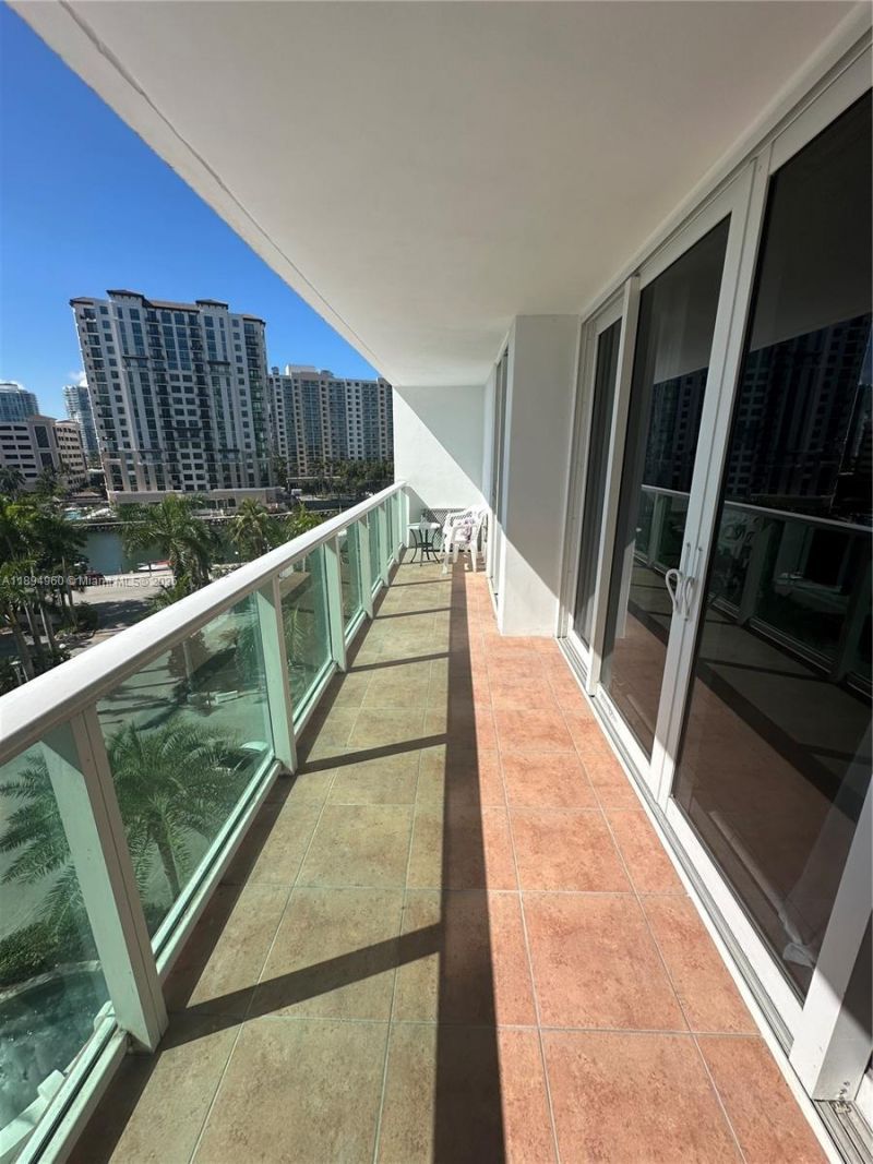 100 Bayview Dr, Unit 601, Sunny Isles Beach, FL 33160 Photo