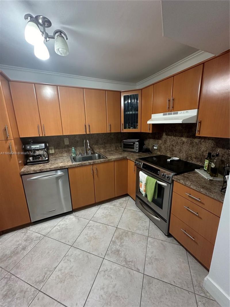 100 Bayview Dr, Unit 601, Sunny Isles Beach, FL 33160 Photo