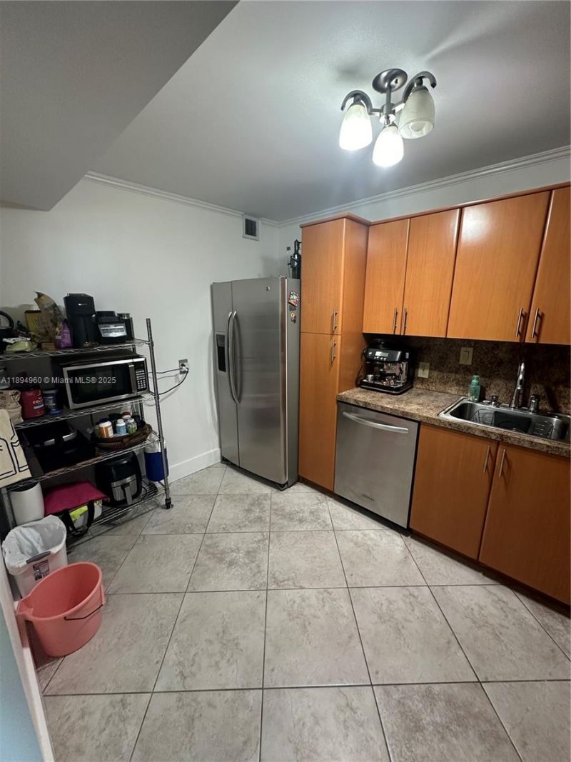 100 Bayview Dr, Unit 601, Sunny Isles Beach, FL 33160 Photo