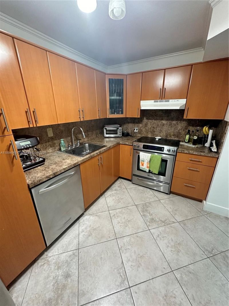 100 Bayview Dr, Unit 601, Sunny Isles Beach, FL 33160 Photo