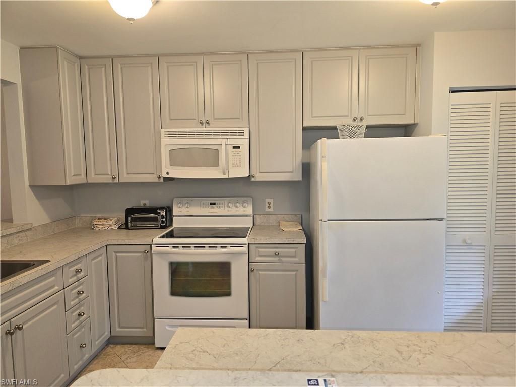 5622 Woodmere Lake Cir, Unit B102, Naples, FL 34112 Photo
