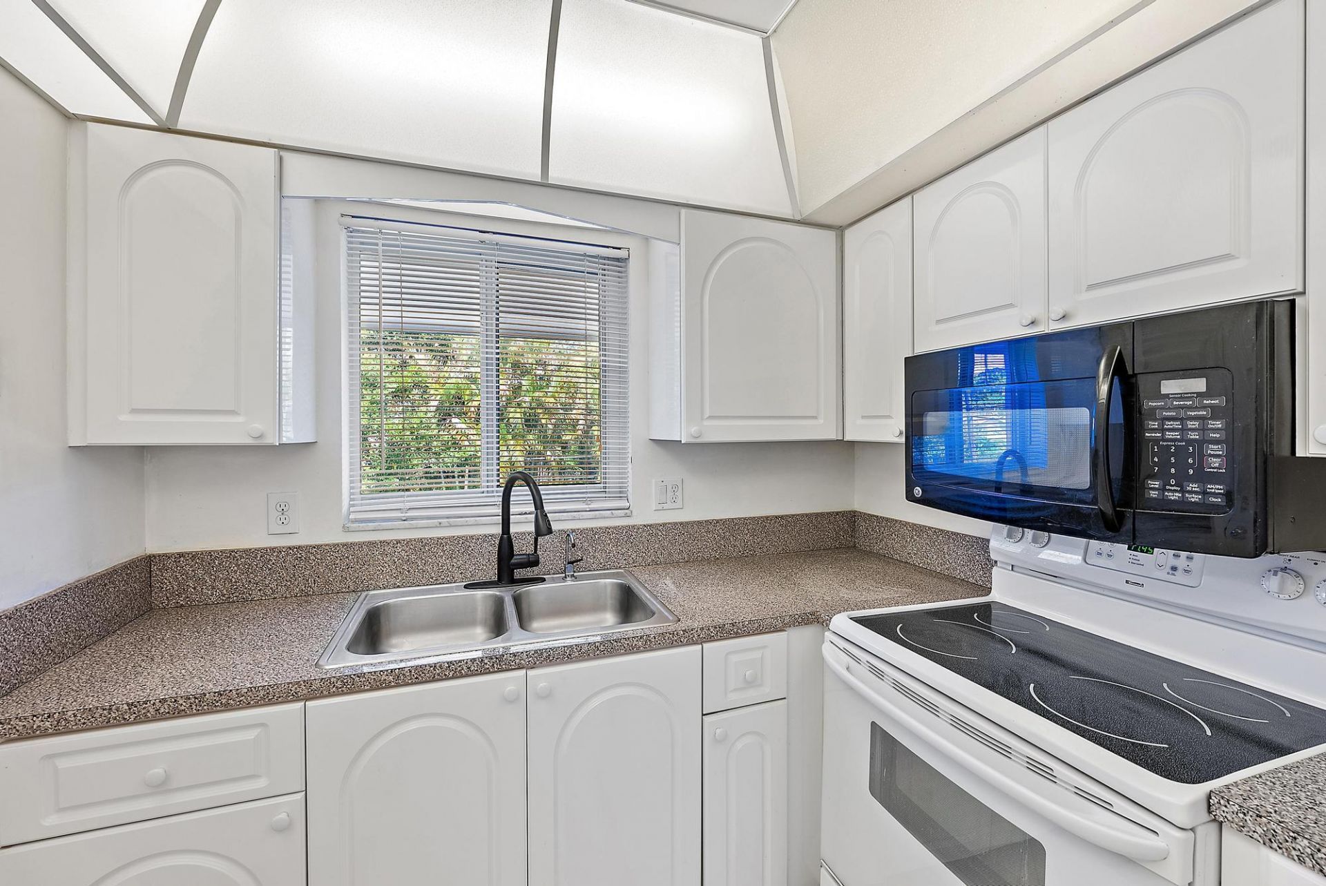 2 Garden Street, Unit 203m, Tequesta, FL 33469 Photo