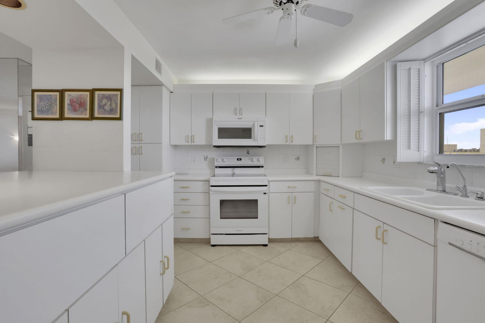 1051 Hillsboro Mile, Unit Ph4e, Hillsboro Beach, FL 33062 Photo
