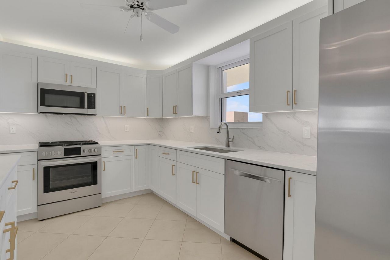 1051 Hillsboro Mile, Unit Ph4e, Hillsboro Beach, FL 33062 Photo