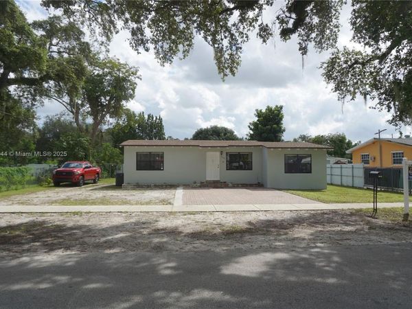 2850 NW 170th St, Miami Gardens, FL 33056
