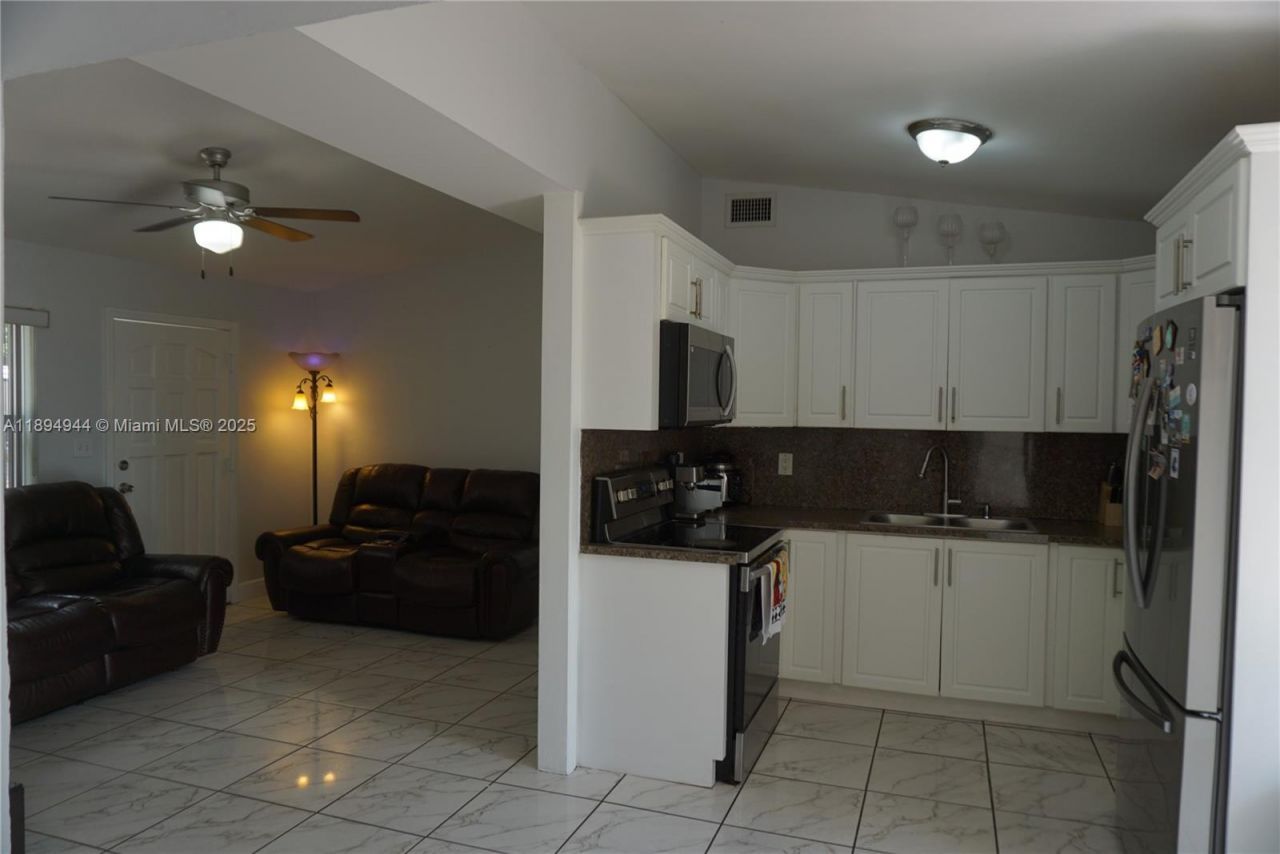 2850 NW 170th St, Miami Gardens, FL 33056 Photo