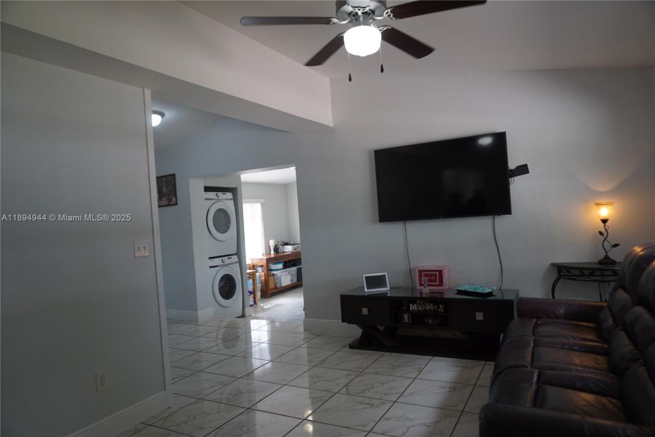 2850 NW 170th St, Miami Gardens, FL 33056 Photo