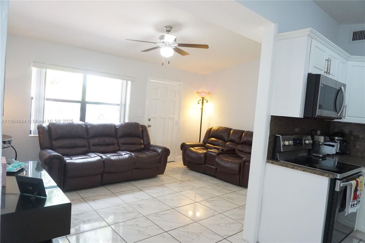 2850 NW 170th St, Miami Gardens, FL 33056 Photo