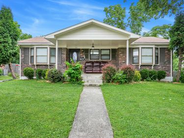 2772 Lockhurst Road, Lexington, KY 40517